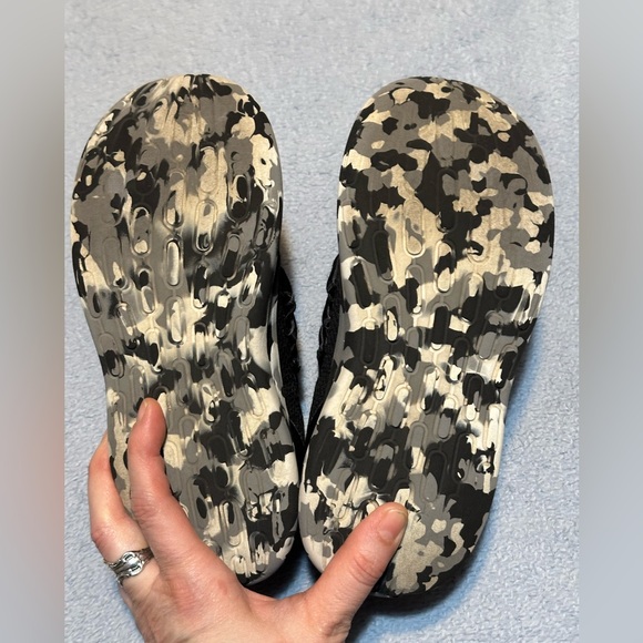 Boys Size 1.5 Adidas Slip On Sneakers - Picture 6 of 6